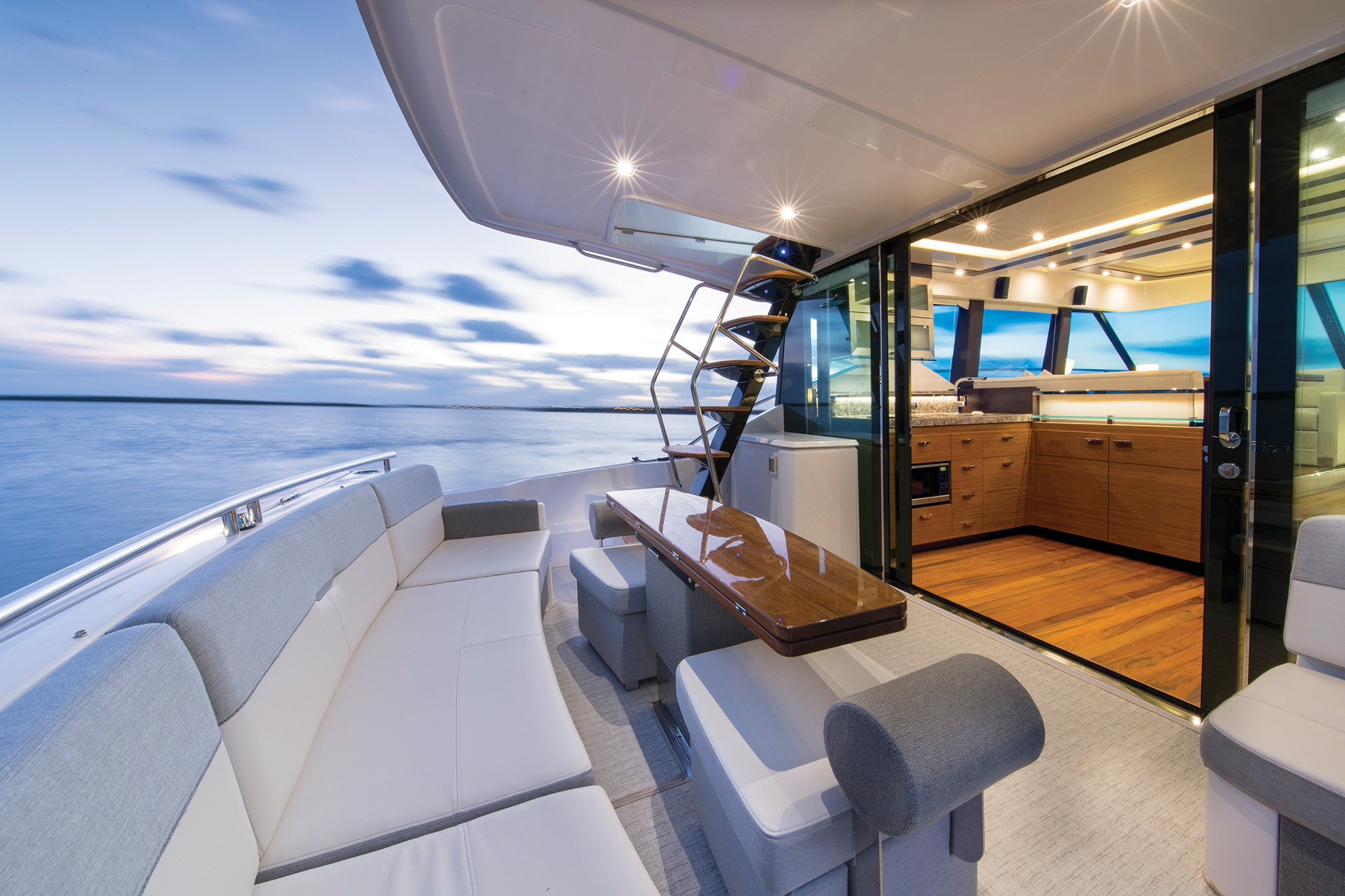 Tiara 53